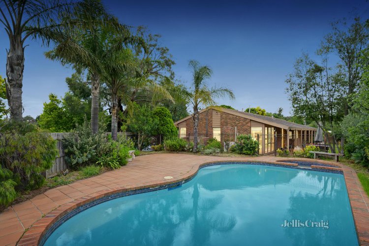 6 Happy Valley Court Doncaster East 3109
