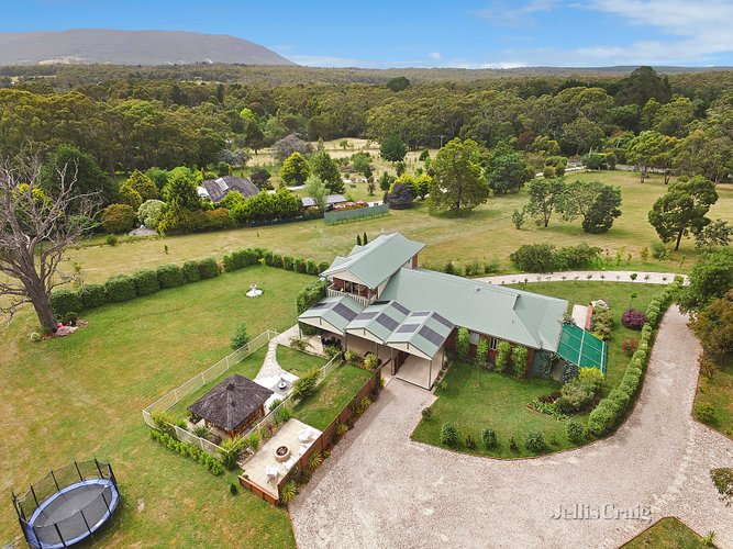 6 Henshalls Road Woodend 3442