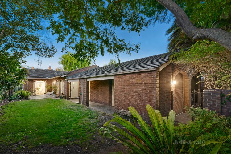 6 Hillcrest Avenue Kew 3101