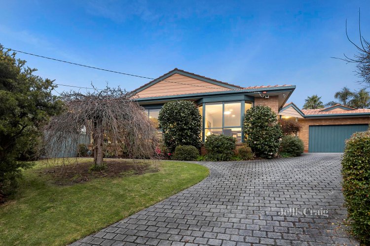 6 Howqua Court Warranwood 3134