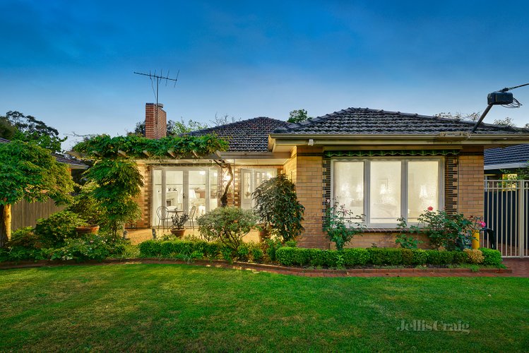 6 June Avenue Balwyn North 3104