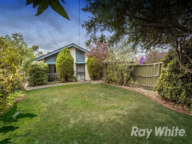 6 Knights Drive Glen Waverley 3150