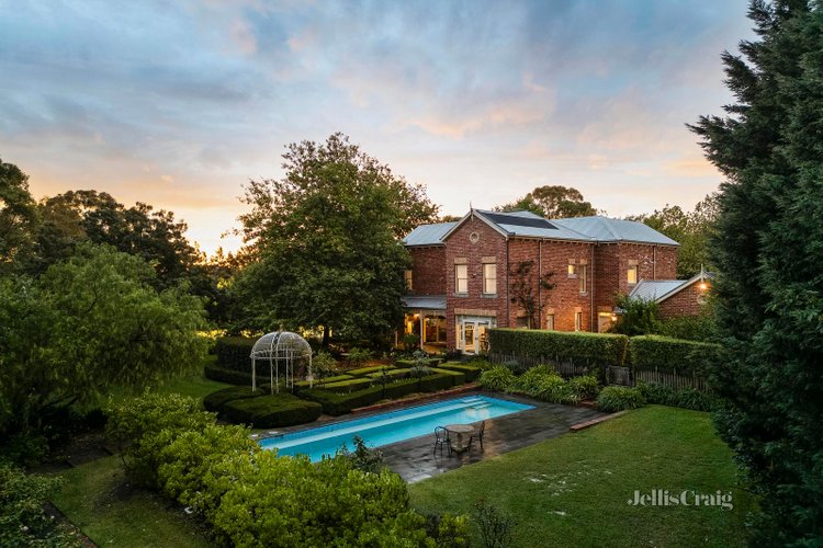 6 Lakeside Drive Lower Plenty 3093