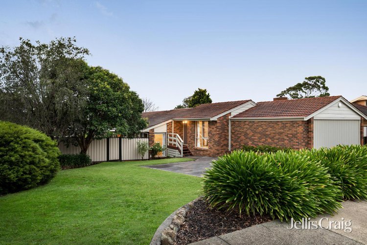 6 Larool Avenue St Helena 3088