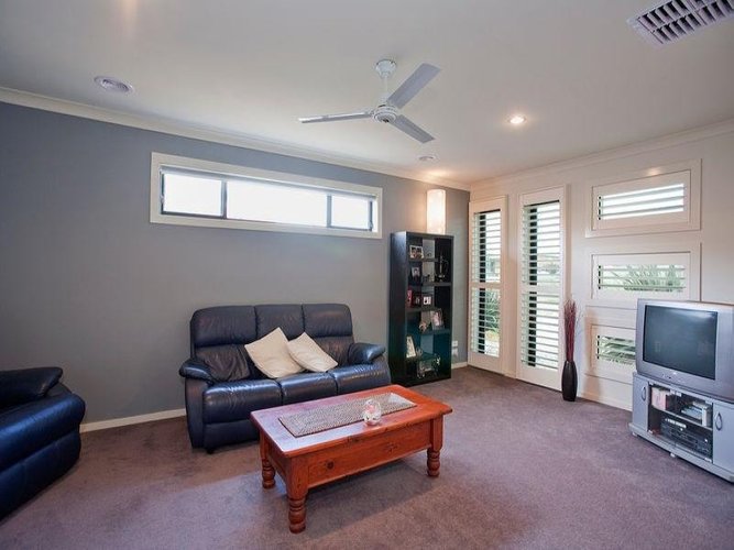 6 Lowdon Place, Torquay