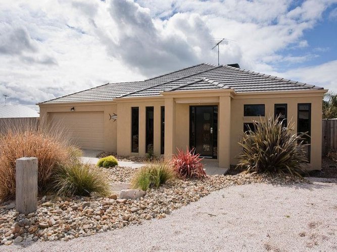 6 Lowdon Place, Torquay