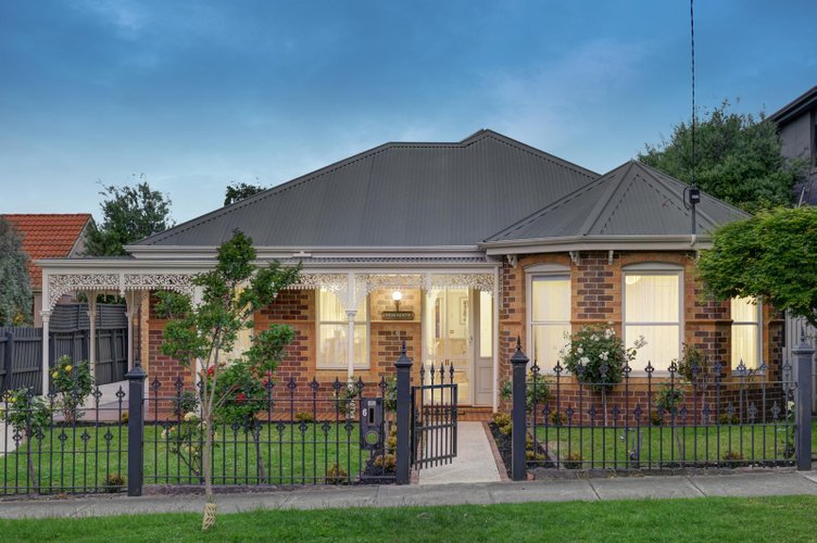 6 Lysbeth Street Mckinnon 3204