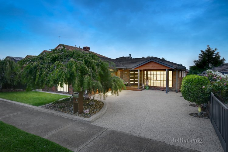 6 Manna Gum Walk South Morang 3752