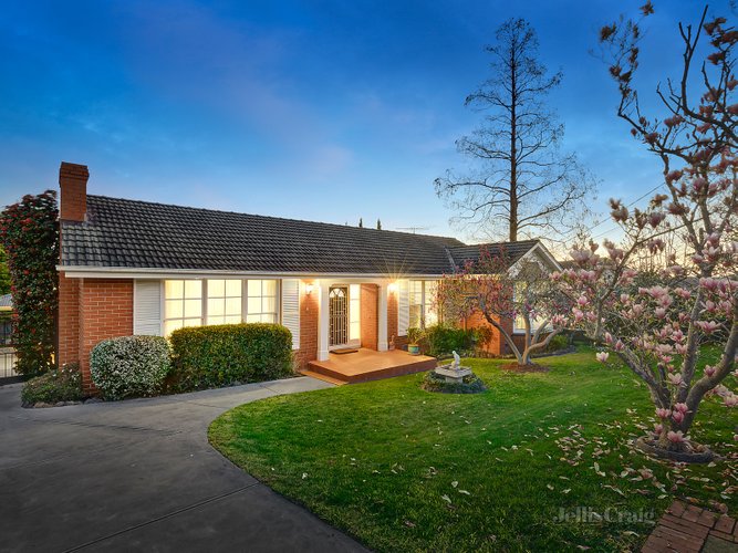 6 Meadowbank Avenue Doncaster 3108