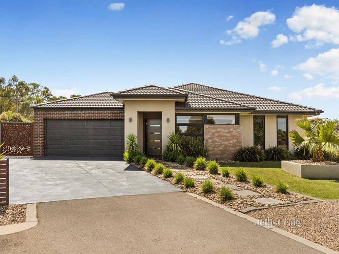 6 Newell Court Campbells Creek 3451