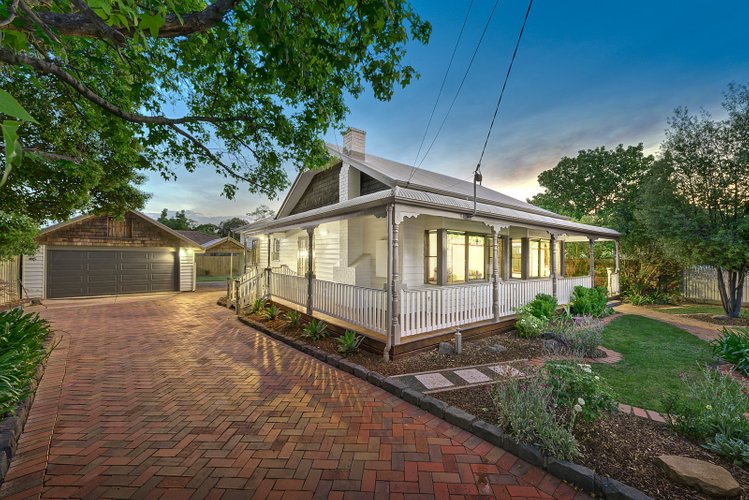 6 Quarry Road Mitcham 3132