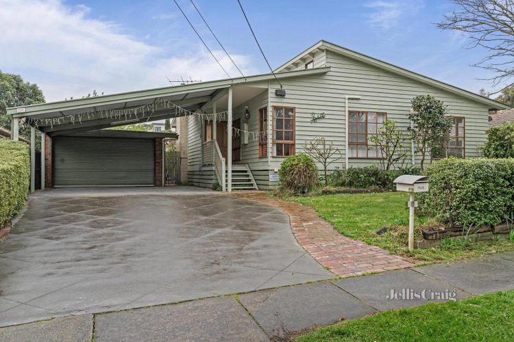 6 Reynolds Avenue Ringwood 3134