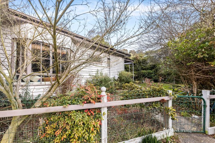 6 Russell Road Warrandyte 3113