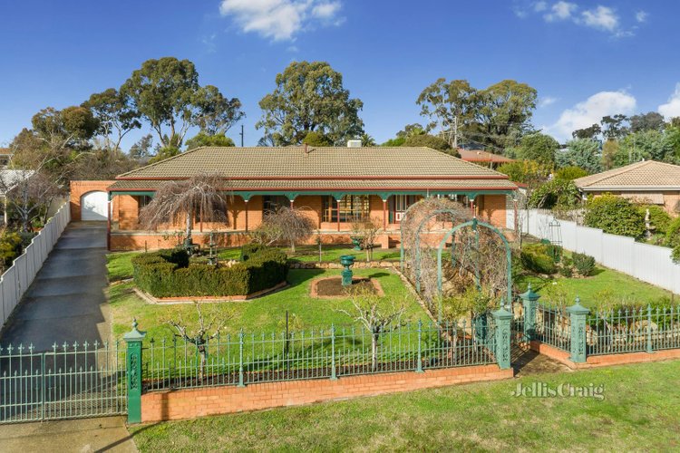 6 Sheehan Court Castlemaine 3450