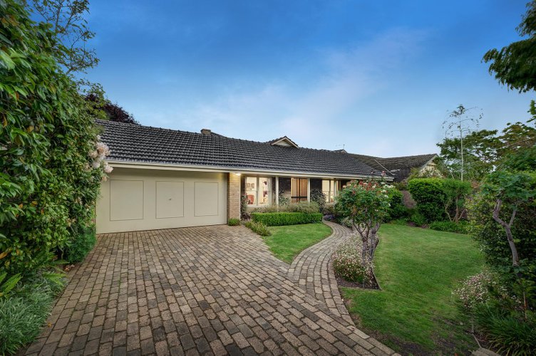 6 Smythe Avenue Mont Albert 3127