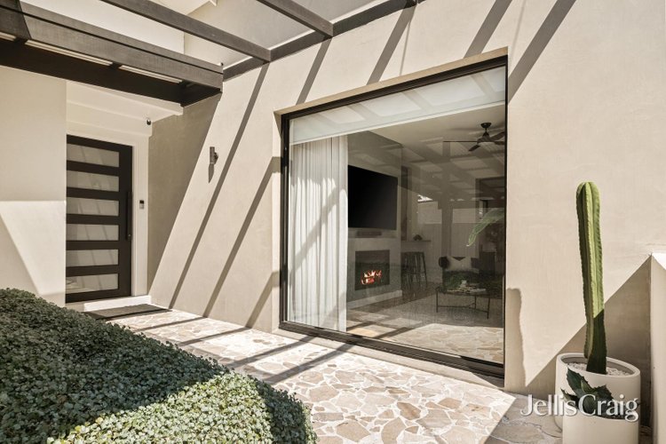 6 Thomas Court Parkdale 3195