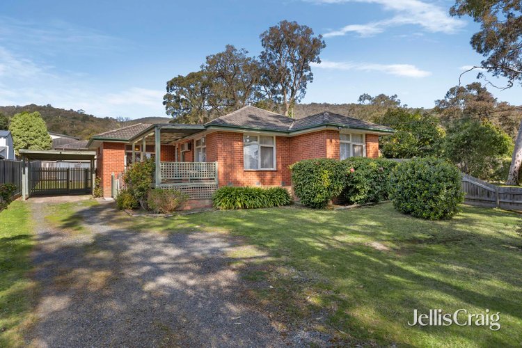 6 Waratah Avenue The Basin 3154