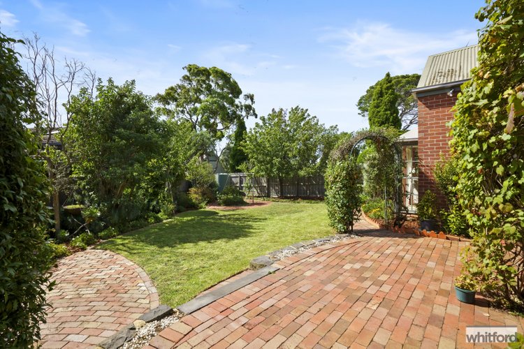 6 Whyte Court, Newtown