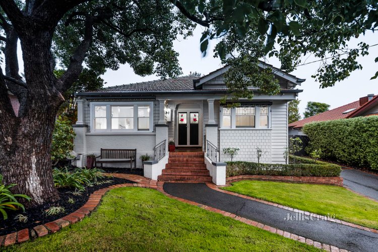 6 Woodvale Grove Essendon 3040