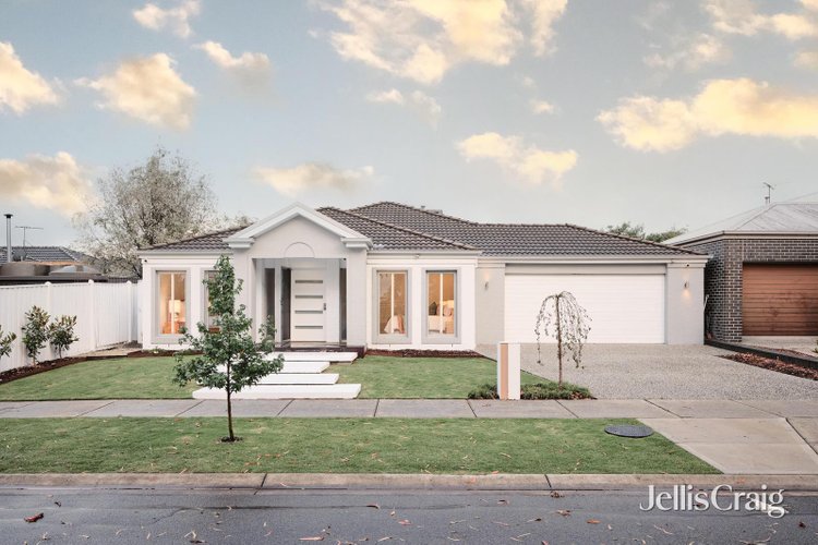 60 Baigent Avenue Doreen 3754