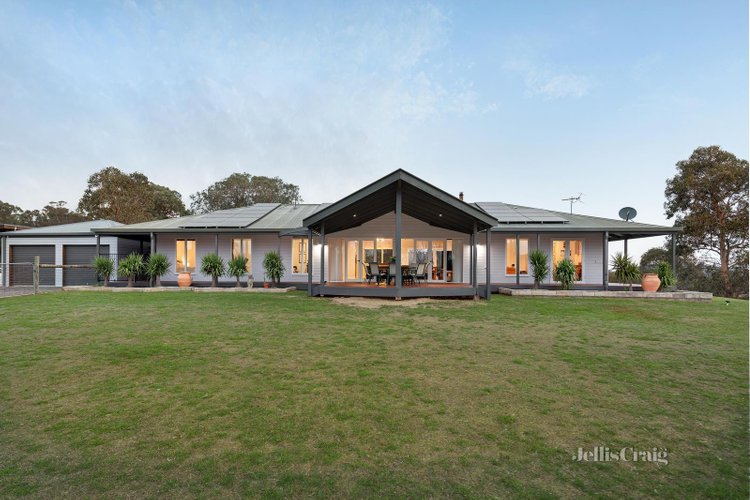 60 Patullos Road Hurstbridge 3099
