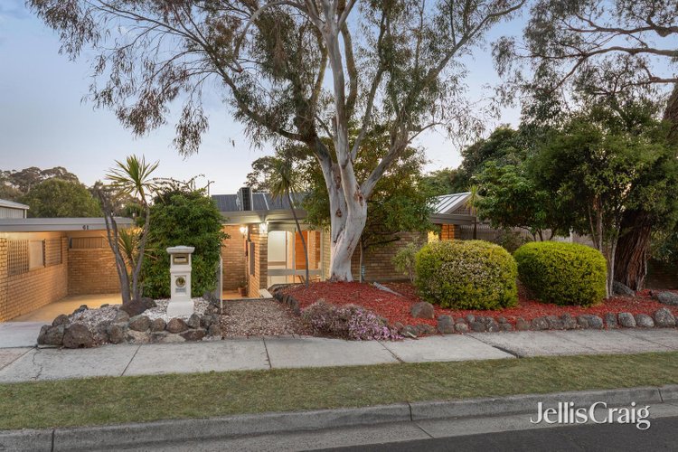 61 Avandina Crescent Greensborough 3088
