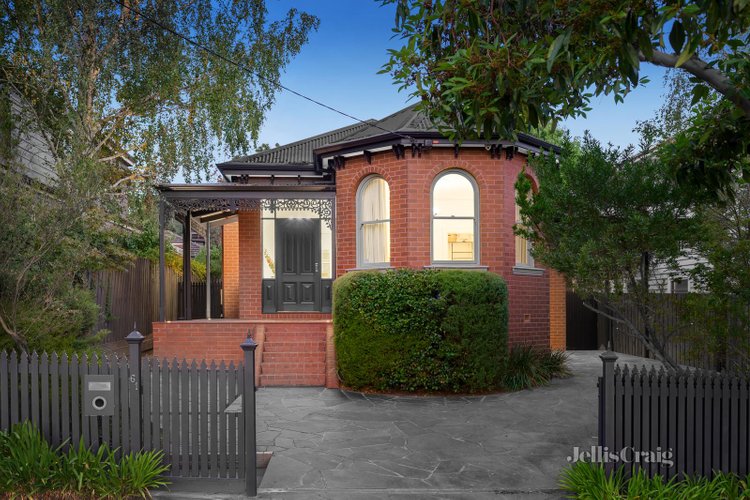 61 Essex Road Surrey Hills 3127