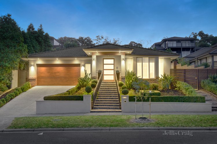 61 Sugarloaf Drive Macleod 3085