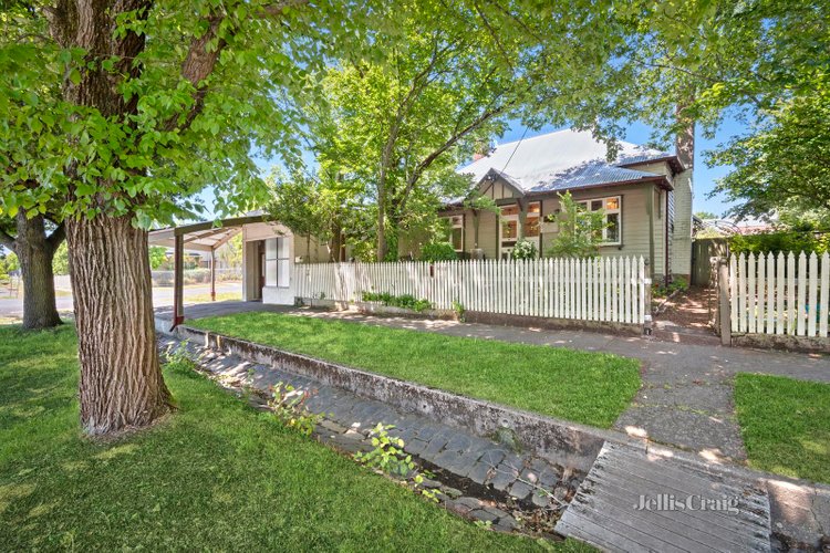 622-624 Armstrong Street North Soldiers Hill 3350