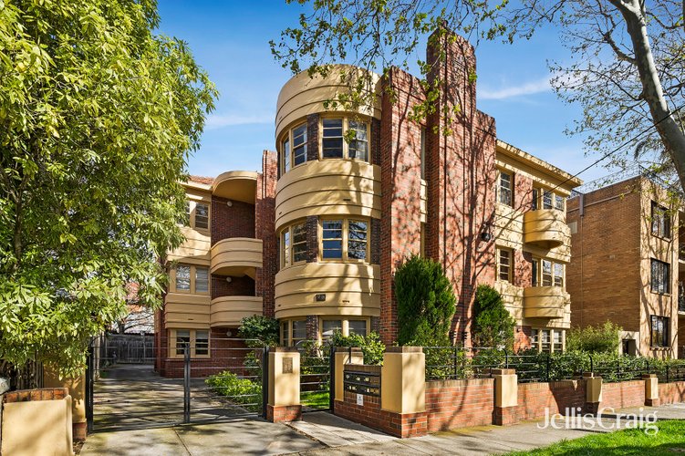 6/25 Dickens Street Elwood 3184
