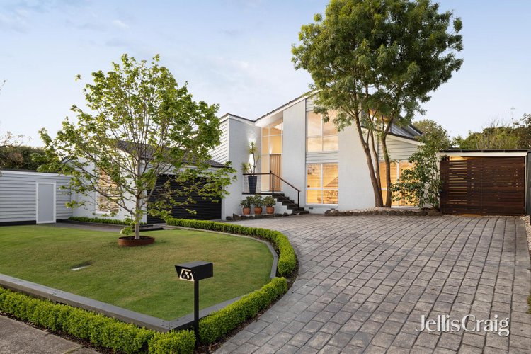 63 Maxine Drive St Helena 3088