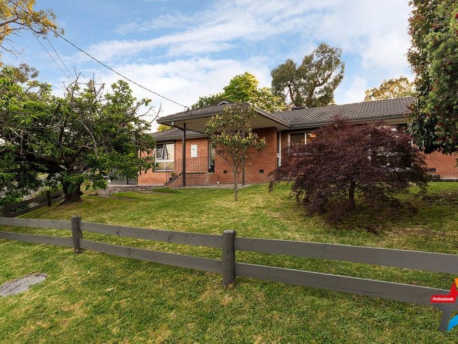 64 Fernhill Road Mount Evelyn 3796