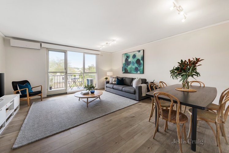 6/4 Glyndebourne Avenue Toorak 3142