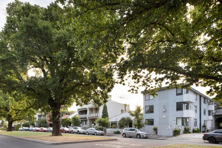 6 469 Dryburgh Street North Melbourne 3051