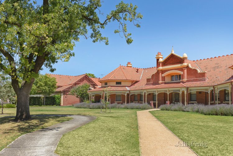 6/51 Cade Way Parkville 3052