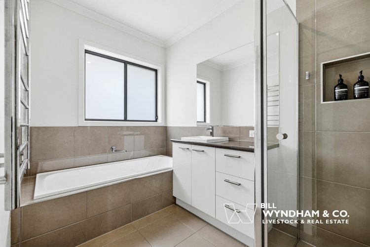 66 Lorimer Drive, Eastwood