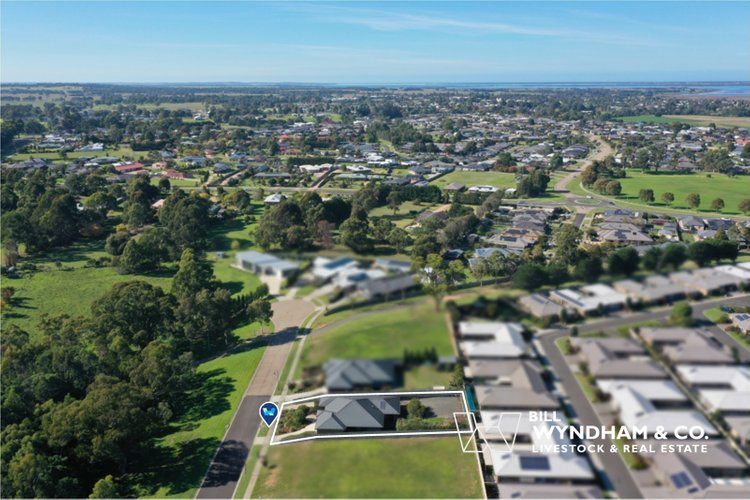 66 Lorimer Drive, Eastwood