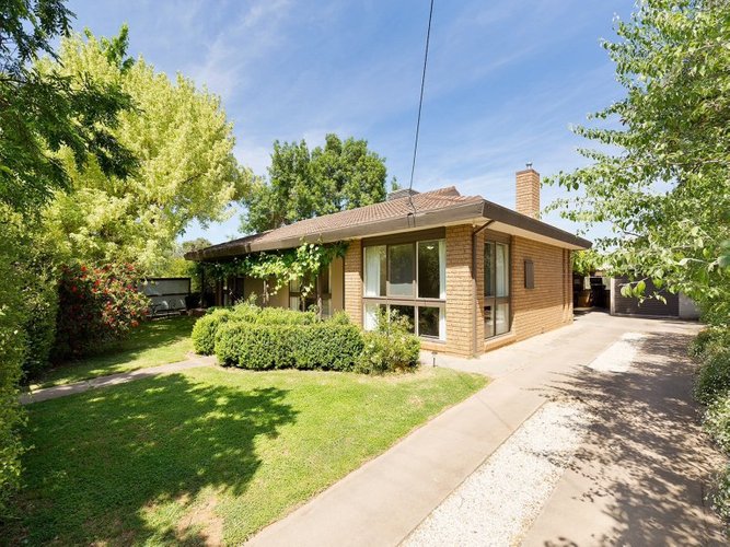 66 Main Road Campbells Creek 3451
