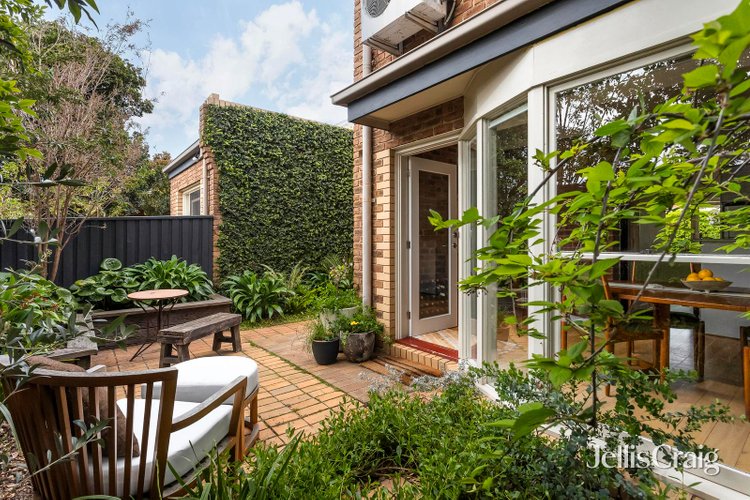 6 63 Farnham Street Flemington 3031