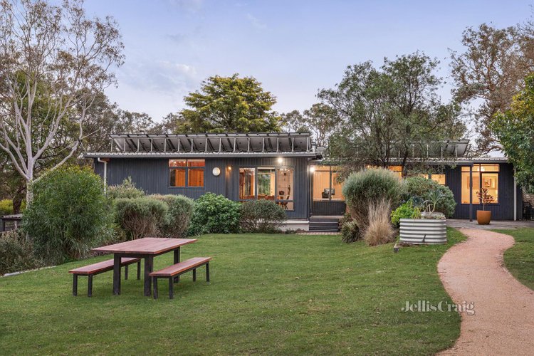 67 Bradleys Lane North Warrandyte 3113