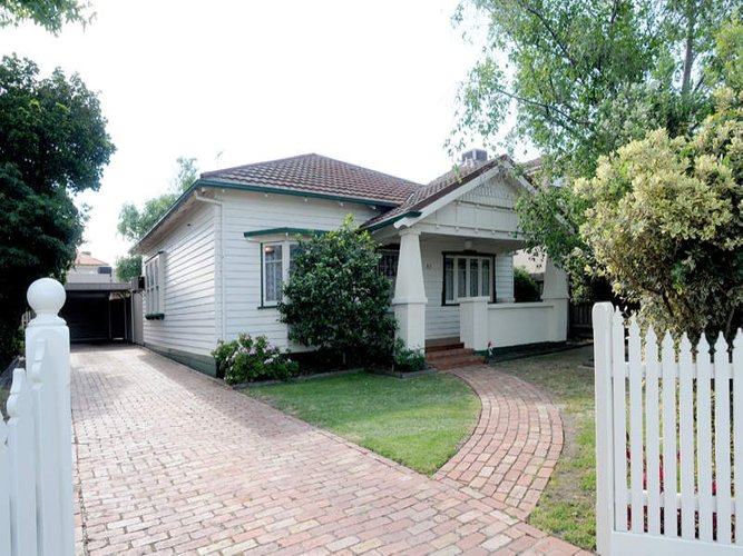 67 CARNARVON Road Strathmore 3041