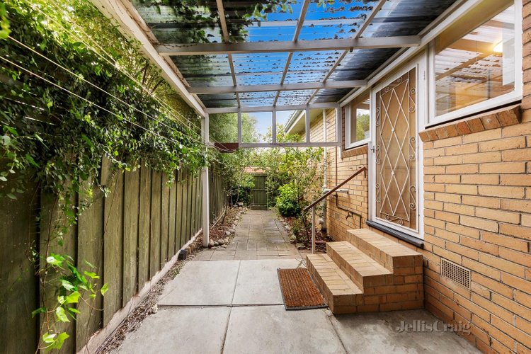 6/7 Leopold Crescent Mont Albert 3127