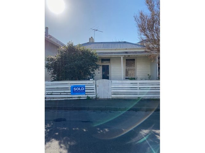 69 Carter Street Middle Park 3206
