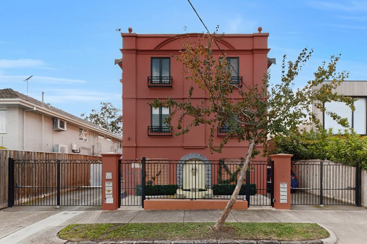 6/9 Robert Street Elwood 3184