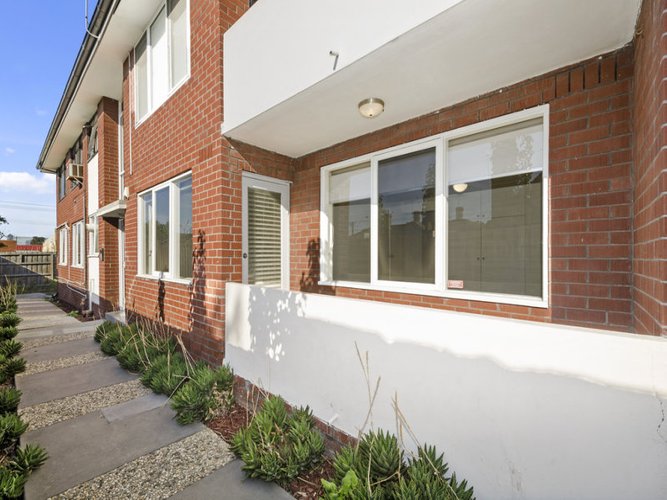 6 97 Cowper Street Footscray 3011