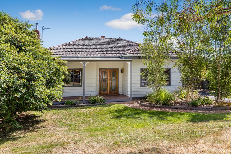 7 Barton Street Kyneton 3444