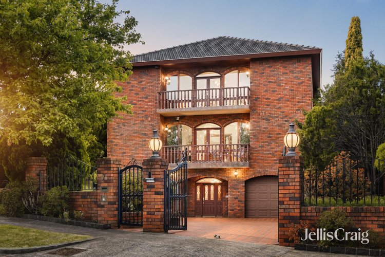 7 Benalong Court Doncaster 3108