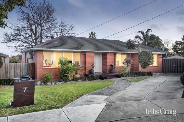 7 Binalong Court Yallambie 3085
