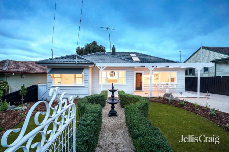 7 Bryan Court Eltham 3095