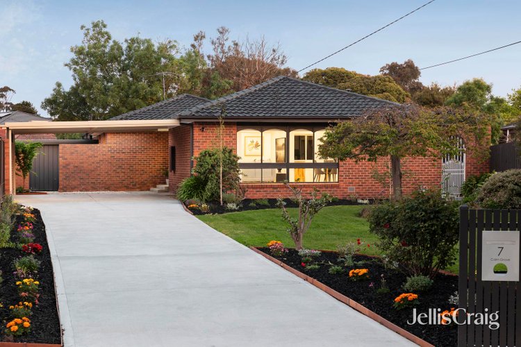 7 Cairn Grove Glen Waverley 3150
